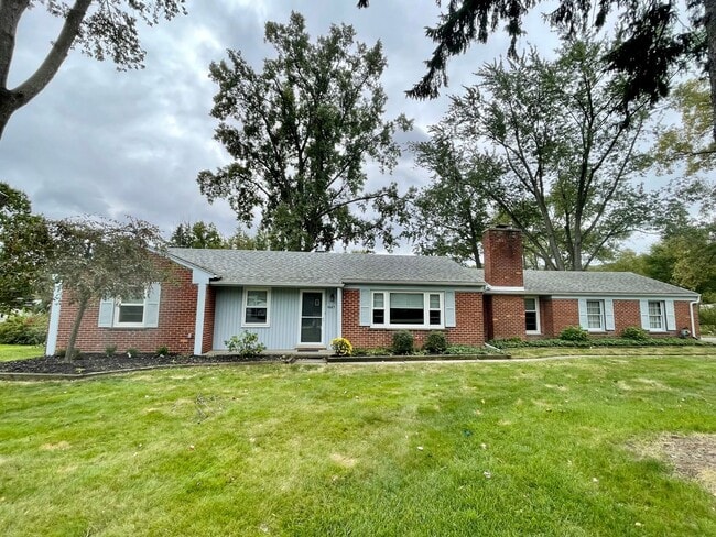 Primary Photo - GORGEOUS AND SPACIOUS, 3 BED/2BATH RANCH HOME, BIRMINGHAM SCHOOLS-----DARTMOOR