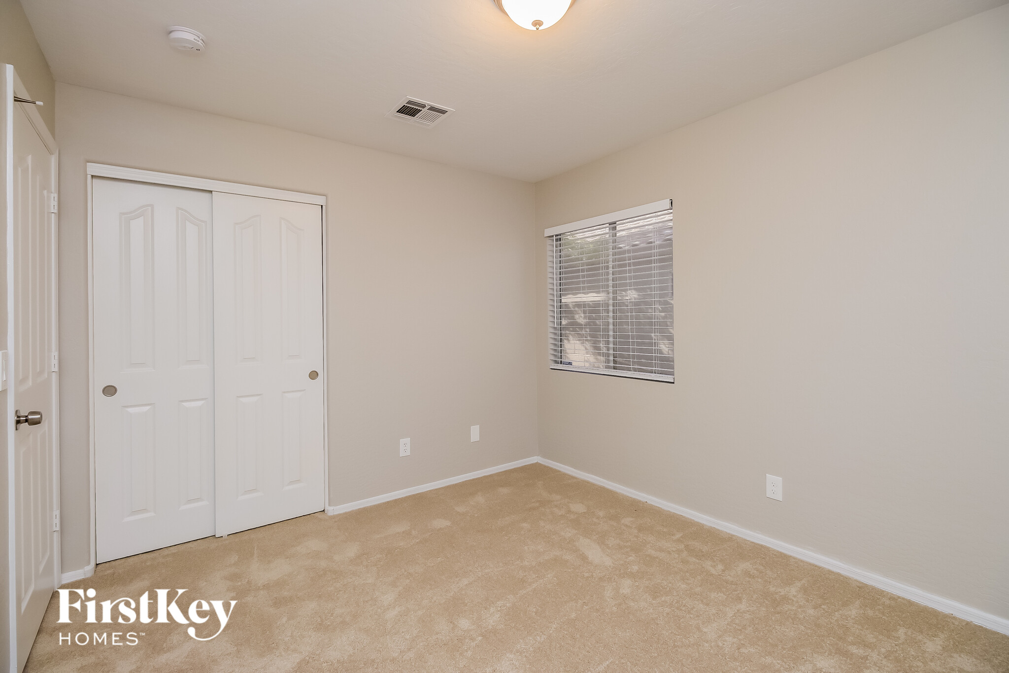 Building Photo - 701 E Cantebria Dr