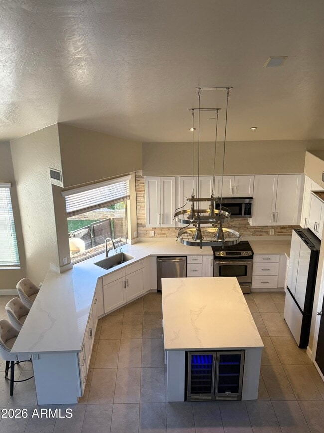 Building Photo - 768 E Irma Ln