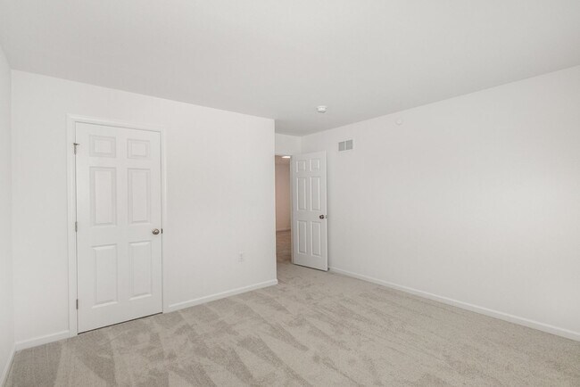 Building Photo - 7880 Briarwood Dr