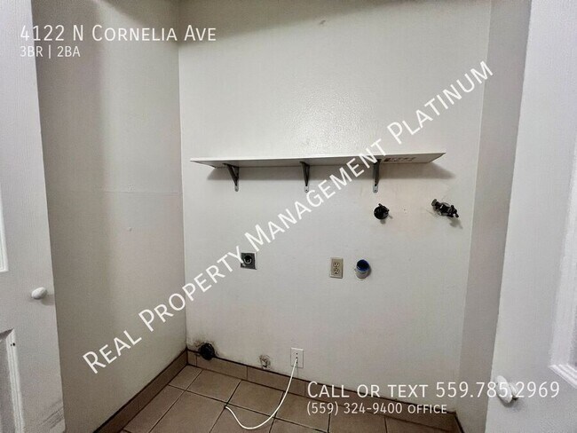 Building Photo - 4122 N Cornelia Ave