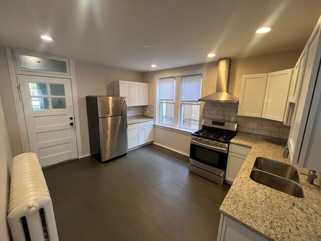 Building Photo - 5115 S California Ave