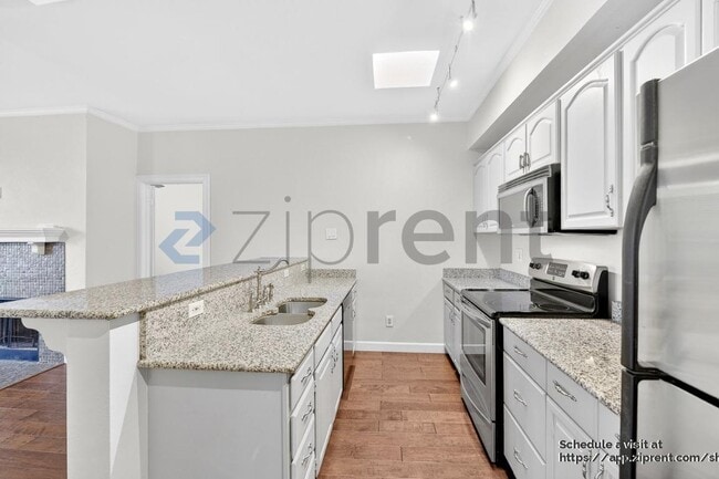 Building Photo - 6318 Richmond Ave