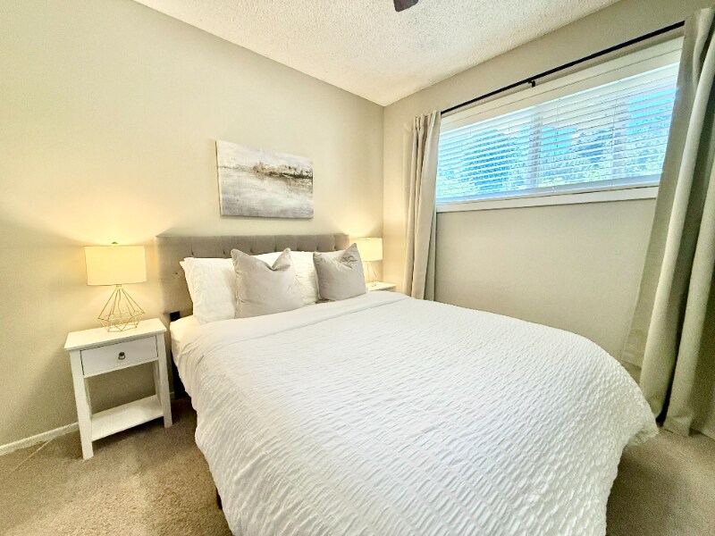 Building Photo - 9515 SW Edgewood St