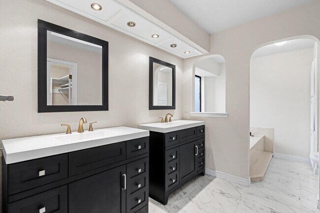 Building Photo - 8500 Mountain View Dr