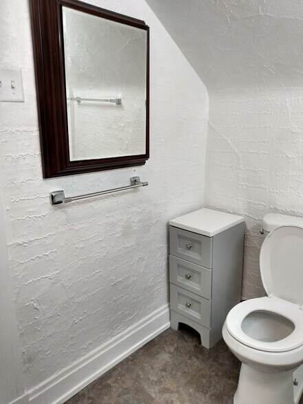 Building Photo - 4413 Floral Ave