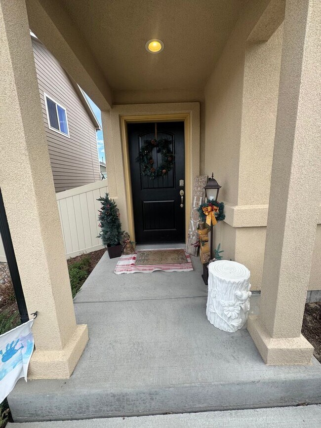 Building Photo - 3 Bed 2.5 Bath Home in Fountain Available in June