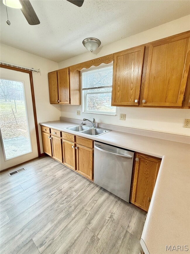 Building Photo - 455 S 6th St