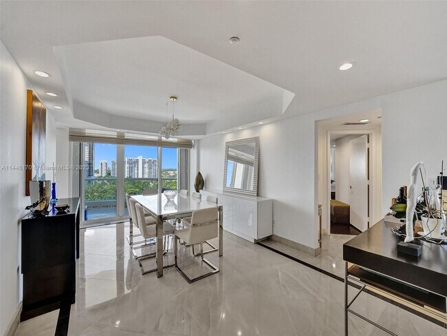 Building Photo - 7000 Island Blvd