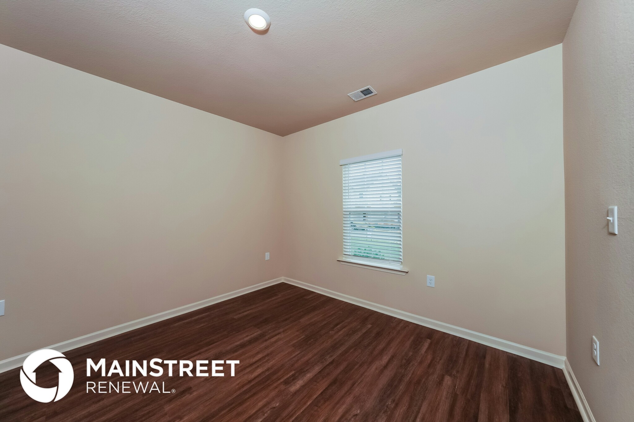 Building Photo - 595 Clover Cir