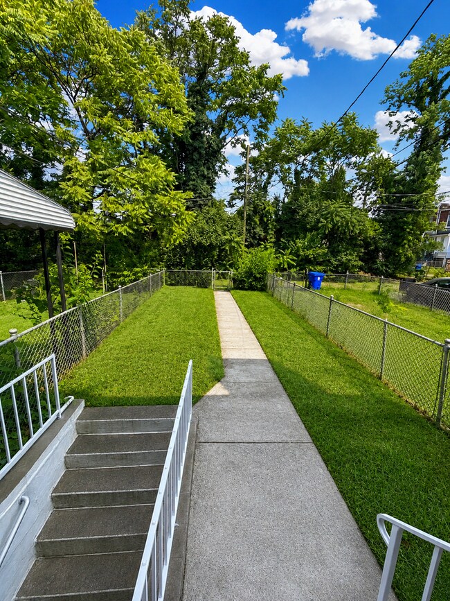 Building Photo - Beautifully Updated 3 Bedroom Home with Finished Basement