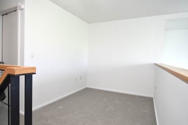 Building Photo - 1 Earhart St