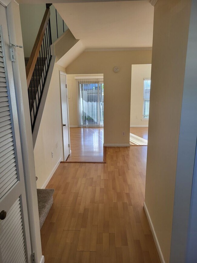 Building Photo - WINDSOR OAKS WEST