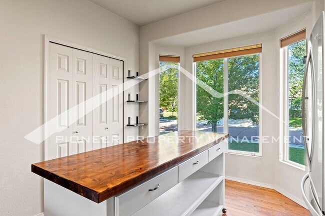 Building Photo - Beautiful 4-bedroom, 3.5-bath home with oversized 2 car garage, AC and enclosed back yard