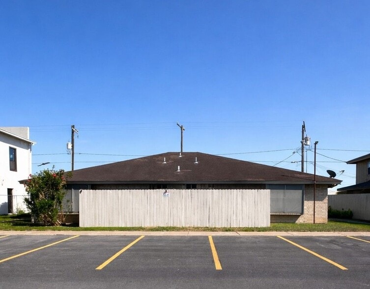 Building Photo - 312 Gastel Cir