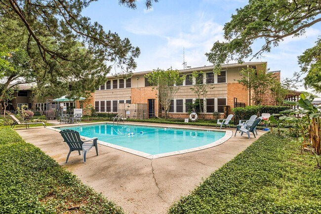 Building Photo - 4018 Blue Bonnet Blvd