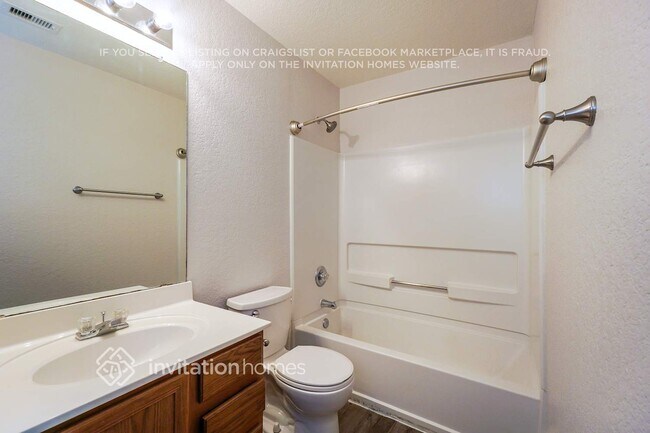 Building Photo - 827 Quitman Oak