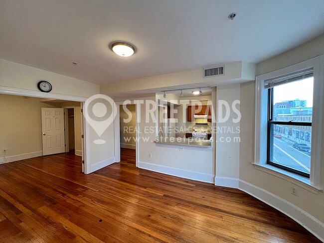 Building Photo - 881 Massachusetts Ave
