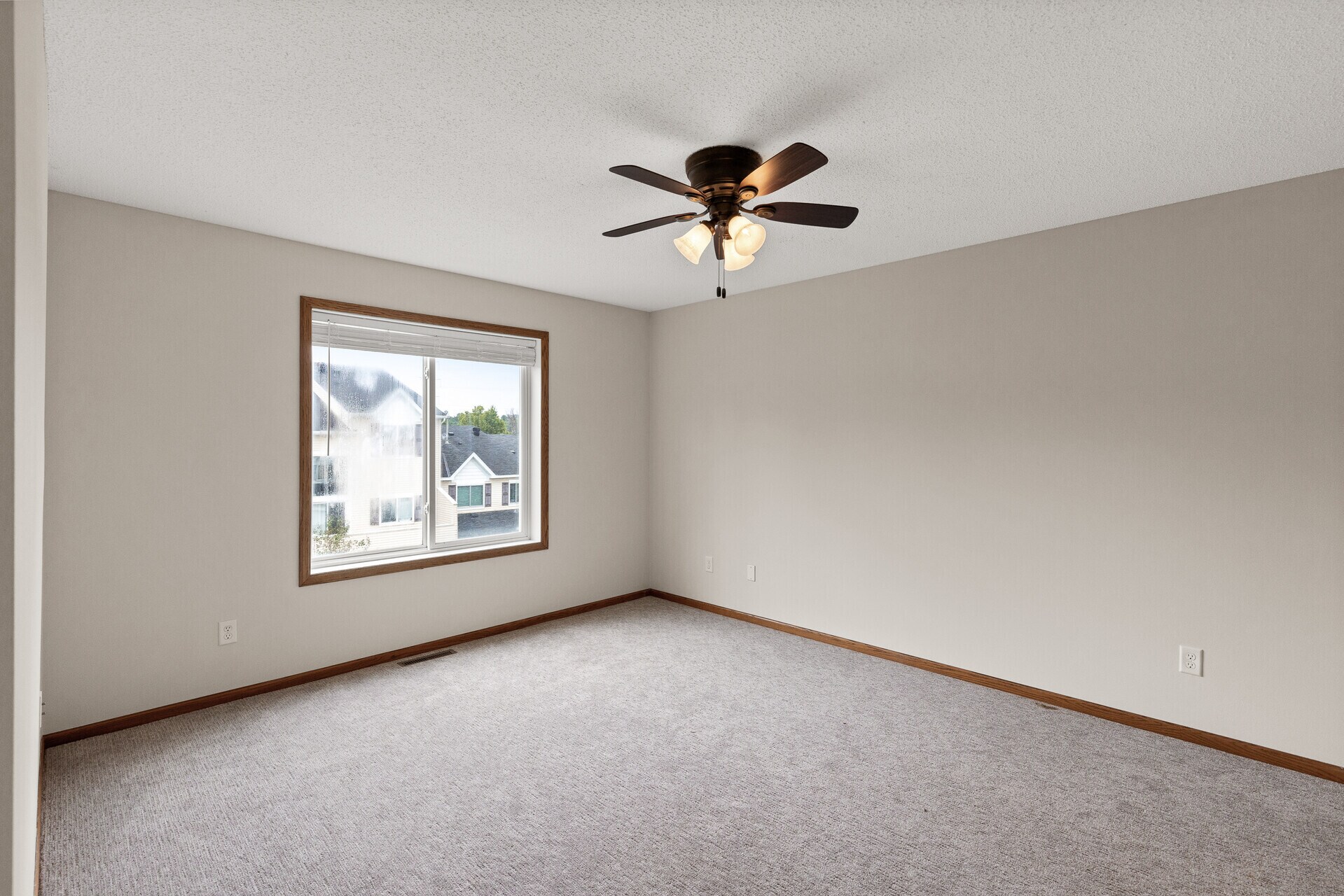 Building Photo - 6860 Meadow Grass Ln S