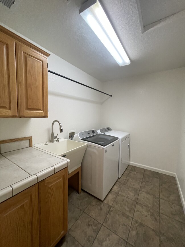 Laundry Room - 2415 Sutter Rd