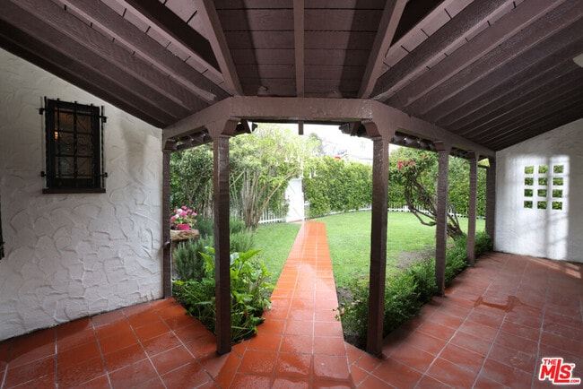 Building Photo - 755 N Crescent Heights Blvd