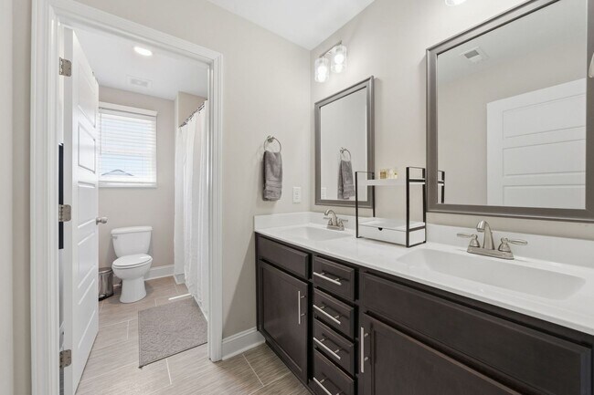 Building Photo - 1135 Charles Thomas Dr