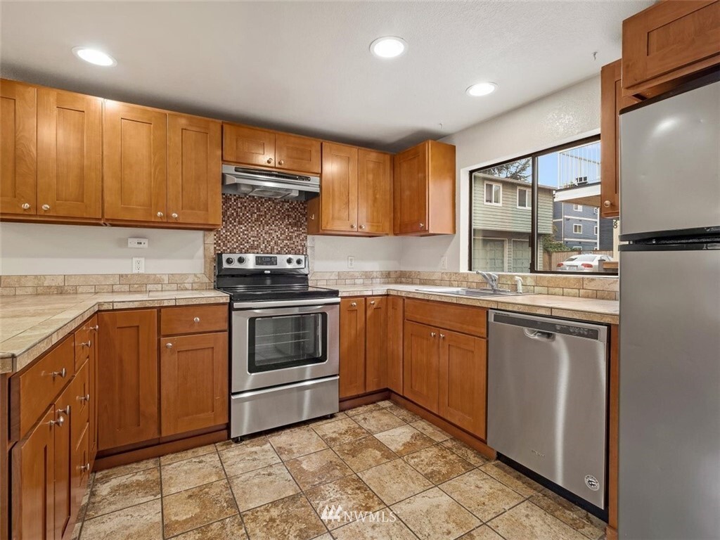 Kitchen - 742 N 94th St