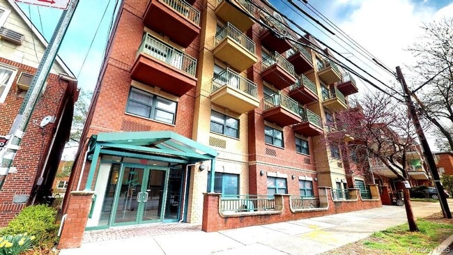 Building Photo - 135-23 82nd Ave