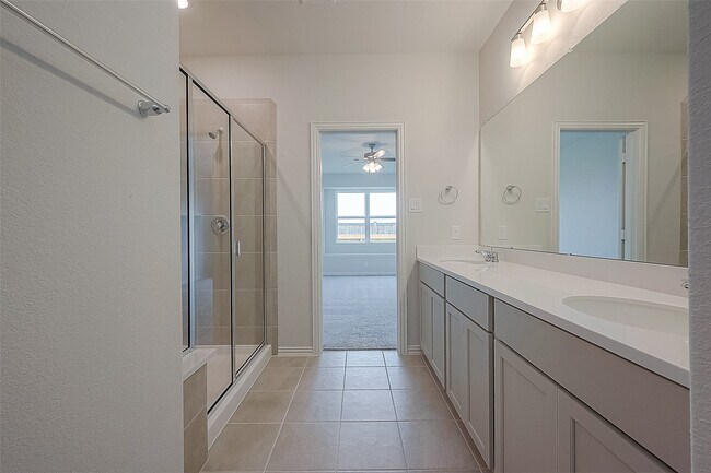 Building Photo - 27966 Western Crk Ct