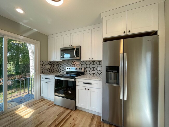 Building Photo - Beautifully Remodeled Two-Bedroom in Malve...