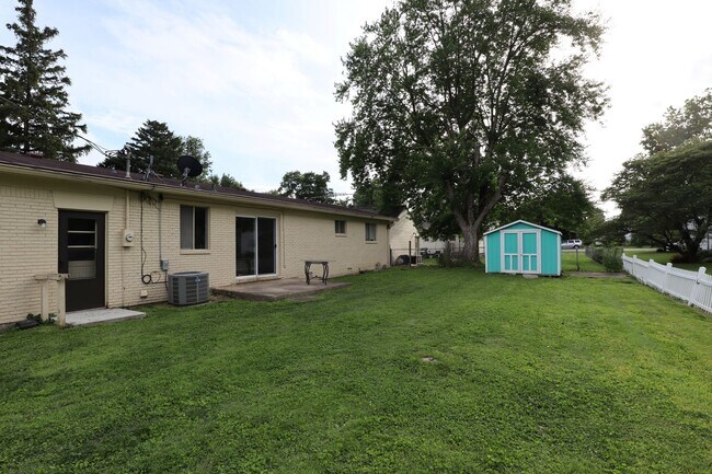 Building Photo - 3 Bedroom Thorntown Rambler!