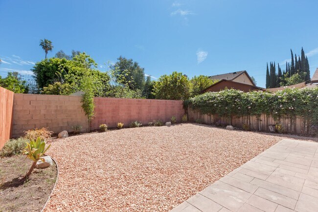 Building Photo - Private 1BD ADU Retreat with Spacious Private Rear Yard – Near CSUN