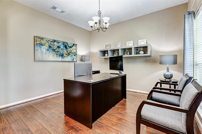 Building Photo - 2208 Breezeway Bend Dr