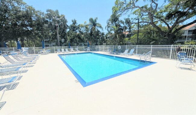 Building Photo - 850 S Tamiami Trl