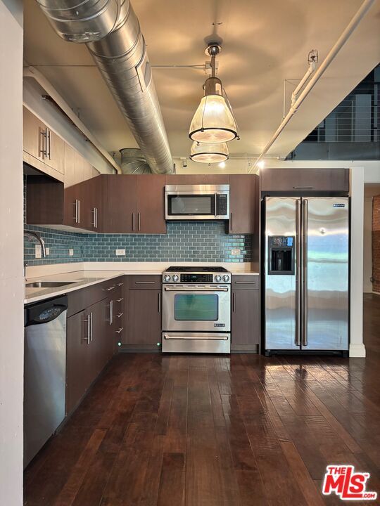 Building Photo - 510 S Hewitt St