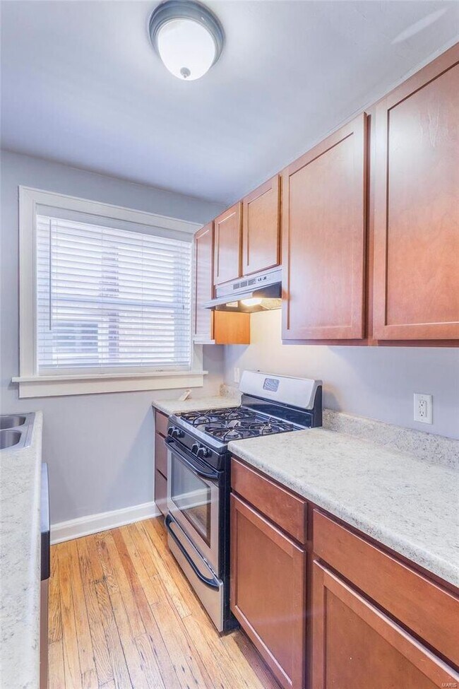 Building Photo - Lindenwood Ave 4919-4921