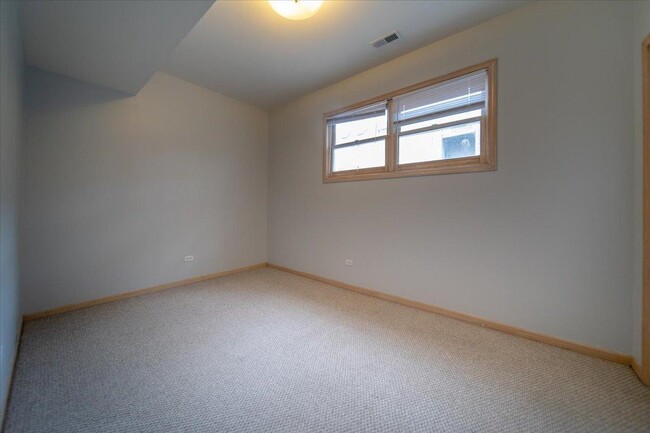 Building Photo - 3 bedroom in Chicago IL 60642