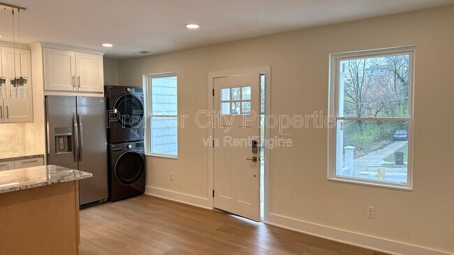 Building Photo - 240 Mcgregor Ave