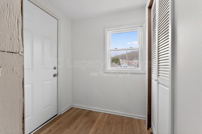 Building Photo - 2008 Pride Ave