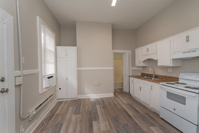 Building Photo - Section 8 Ok! Fully Renovated 1 Bed/1 Bath...