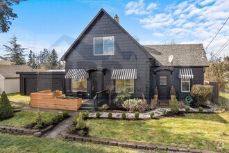 Building Photo - Two-story Old Craftsman House in Tacoma!