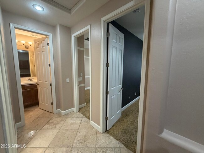 Building Photo - 421 W Wisteria Pl