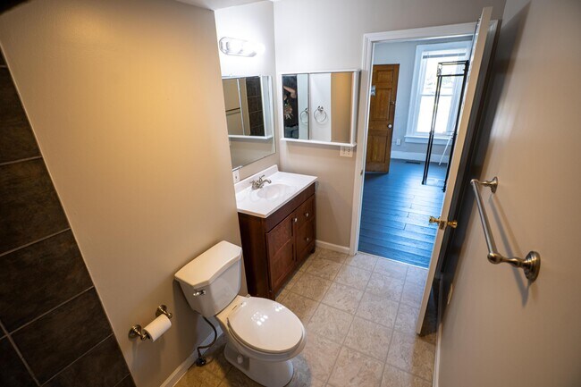 Building Photo - 166 N Sandusky St