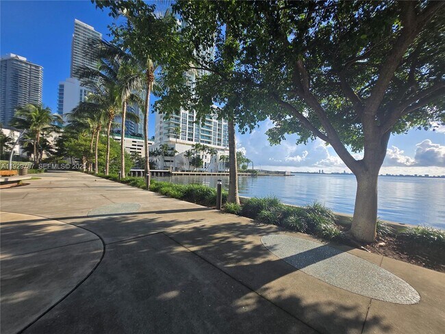 Building Photo - 460 NE 28th St