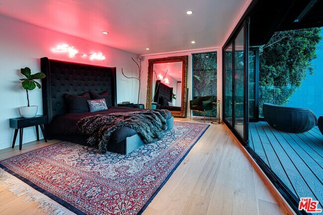 Building Photo - 8560 Franklin Ave