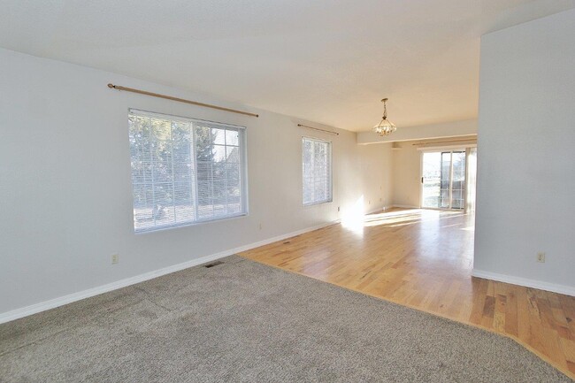 Building Photo - 1563 Sunset Dr