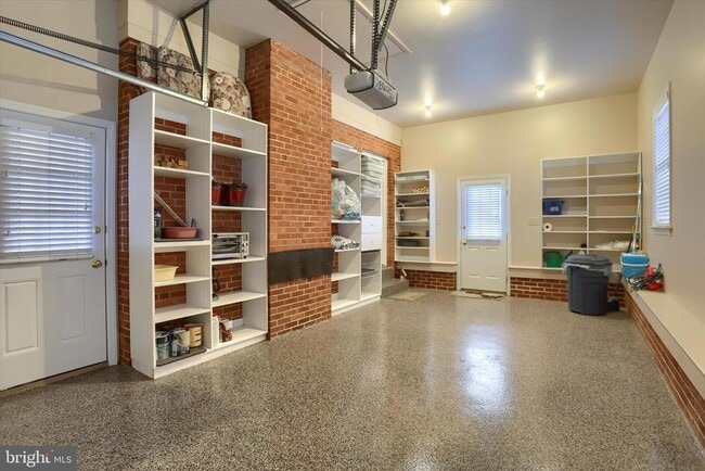 Building Photo - 2406 Roundtop Rd