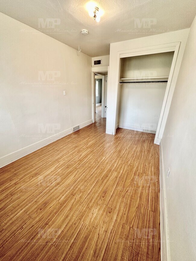 Building Photo - 619 S Whitcomb St