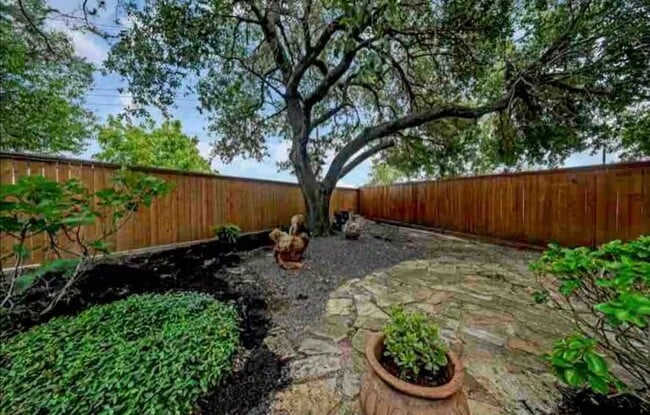 Building Photo - 2526 Creekway Cir