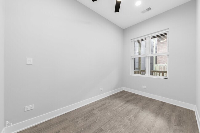 Building Photo - 2317 W Taylor St